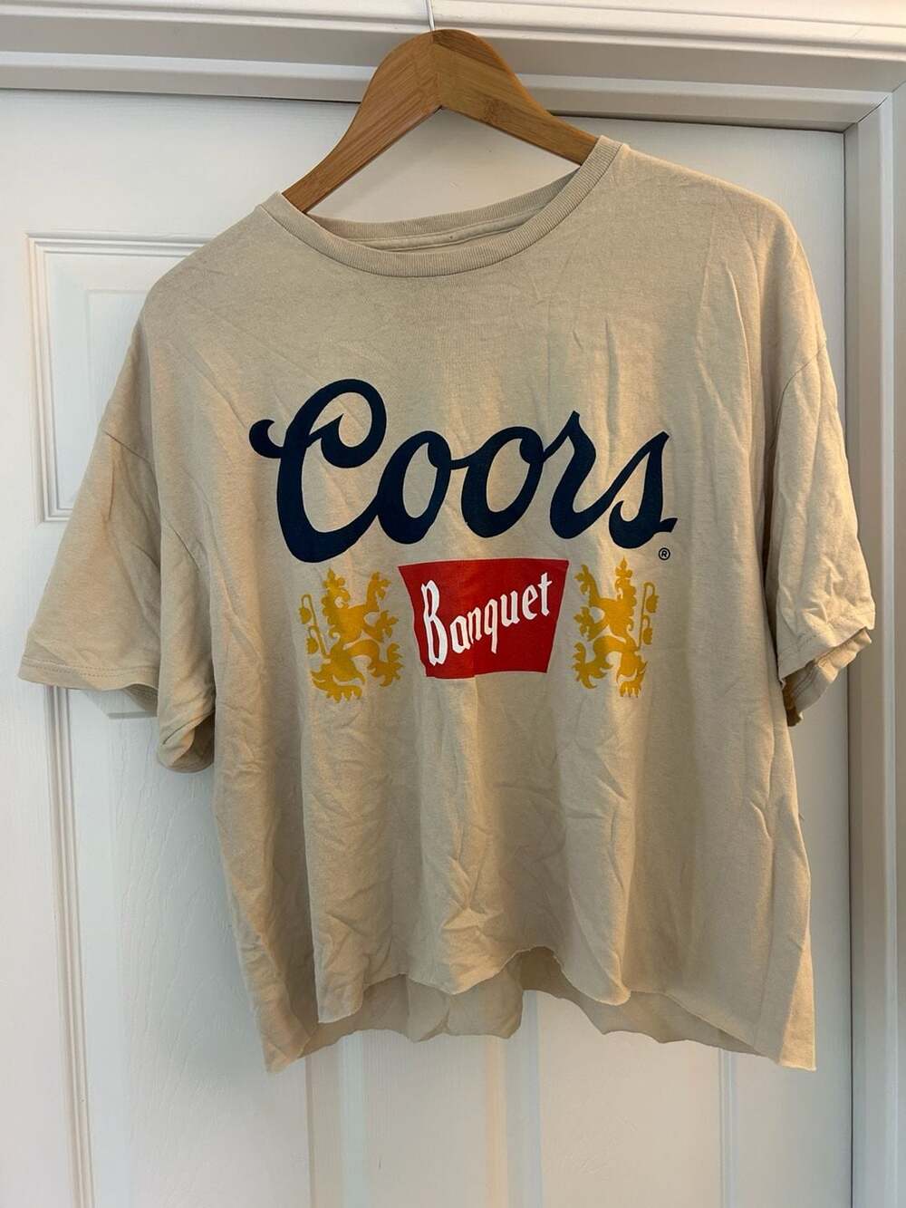 NWT Coors Banquet Graphic Cropped T-Shirt Size LG/XL